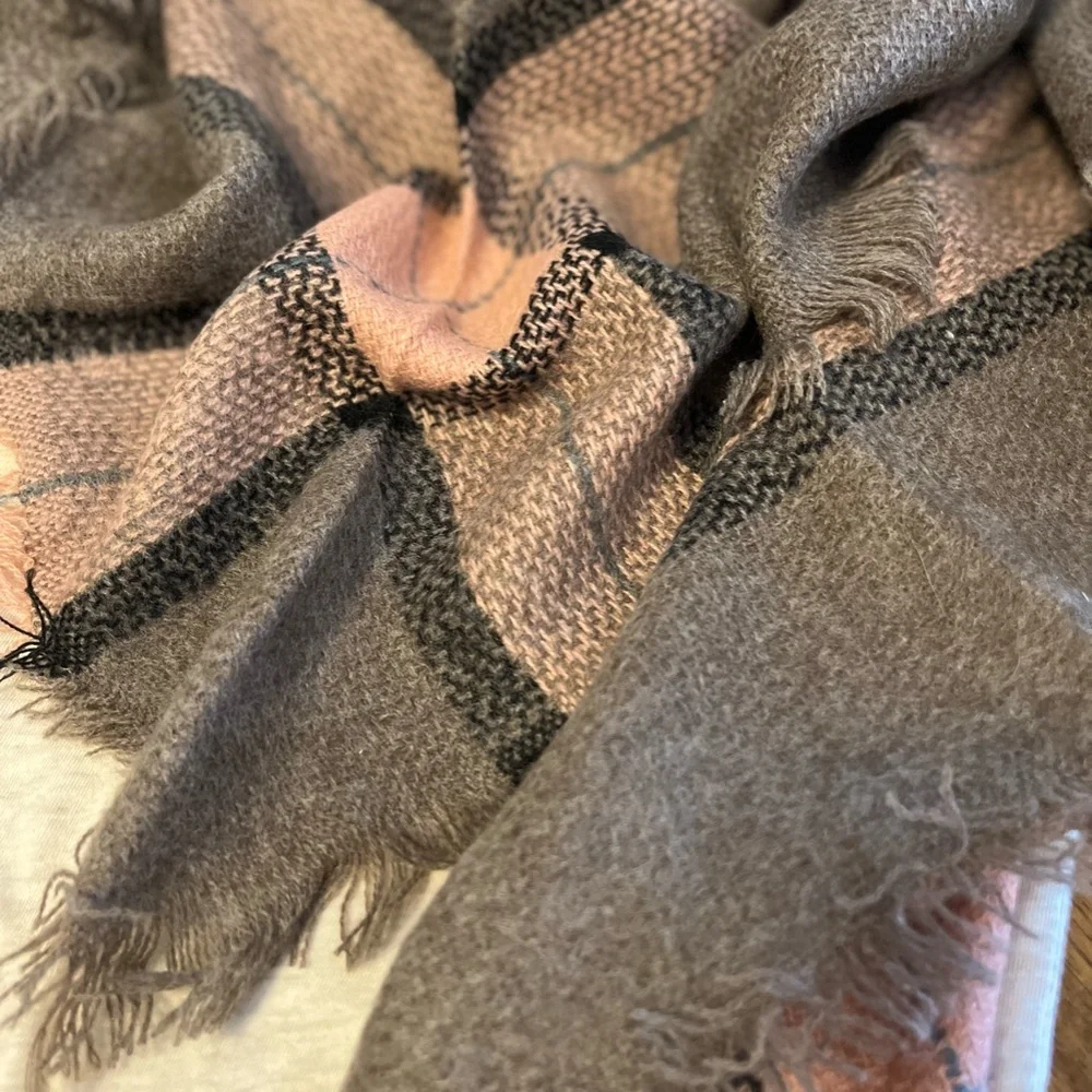 NWT Plaid Blanket Scarf Wrap - Picture 7 of 9